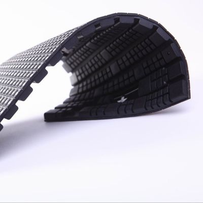 يمكن ثني الشاشة المرنة LED بـ 140 درجة لتلبية أشكال مختلفة مثل الأسطوانة ، القوس الداخلي ، الدوائر ، الخ.